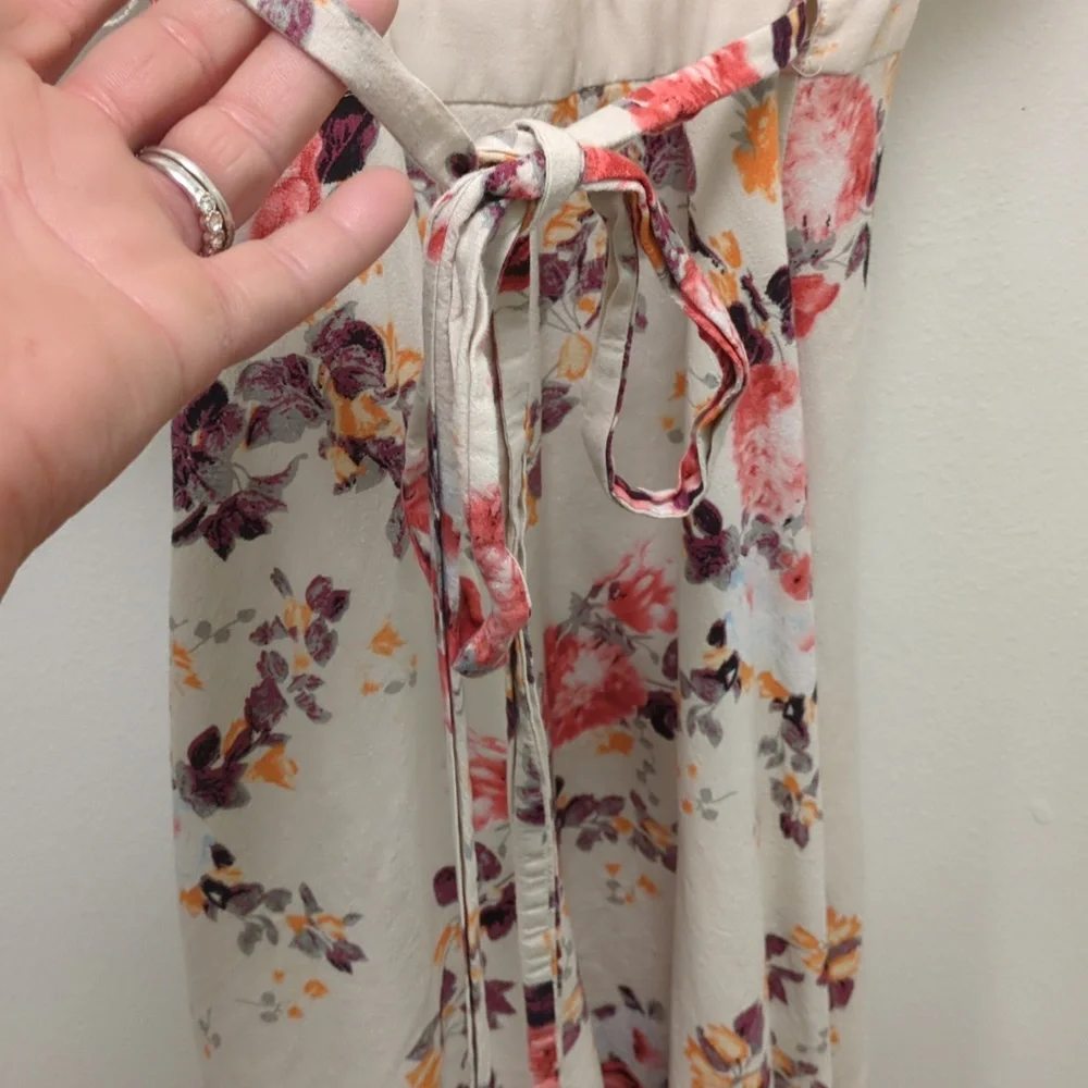 Aakaa Floral Wrap Dress – Boho-Inspired Elegance - Voluminous - Flowy - Delicate - Picture 7 of 12